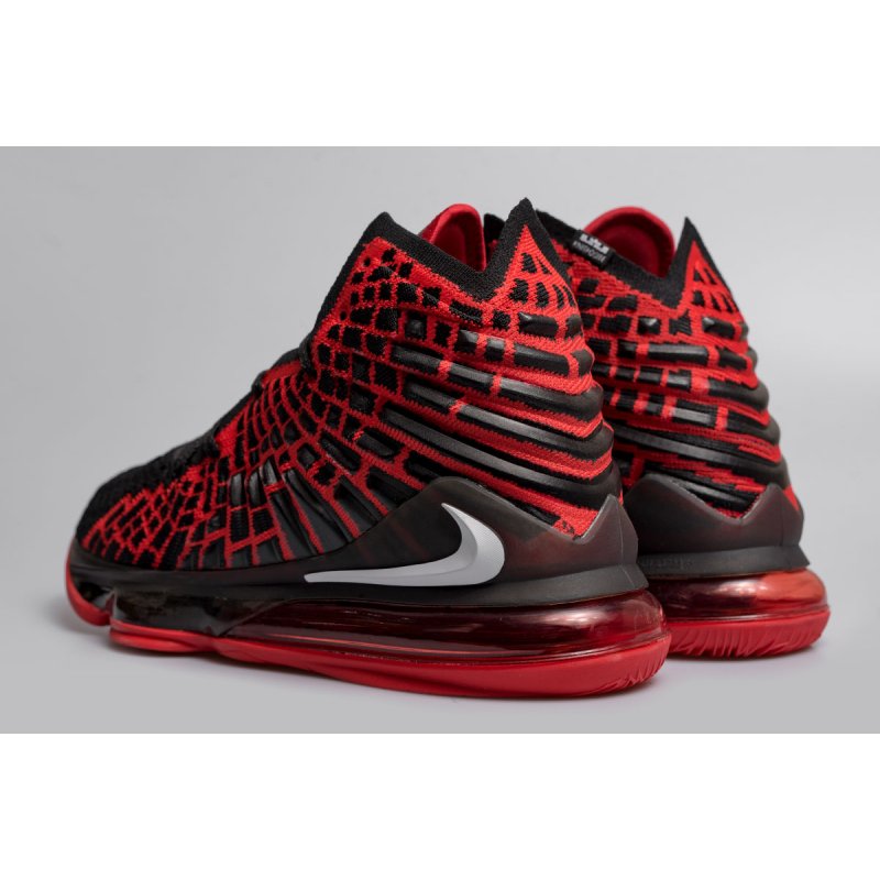 Кроссовки Nike LeBron 17