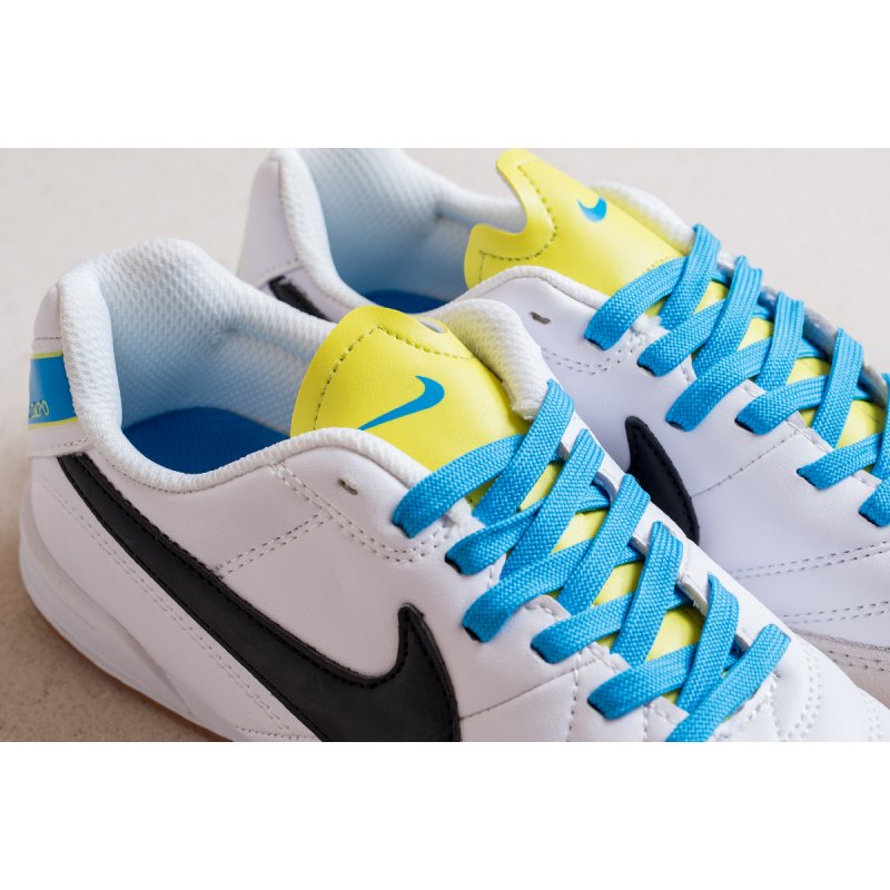 Футбольная обувь Nike Tiempo IC